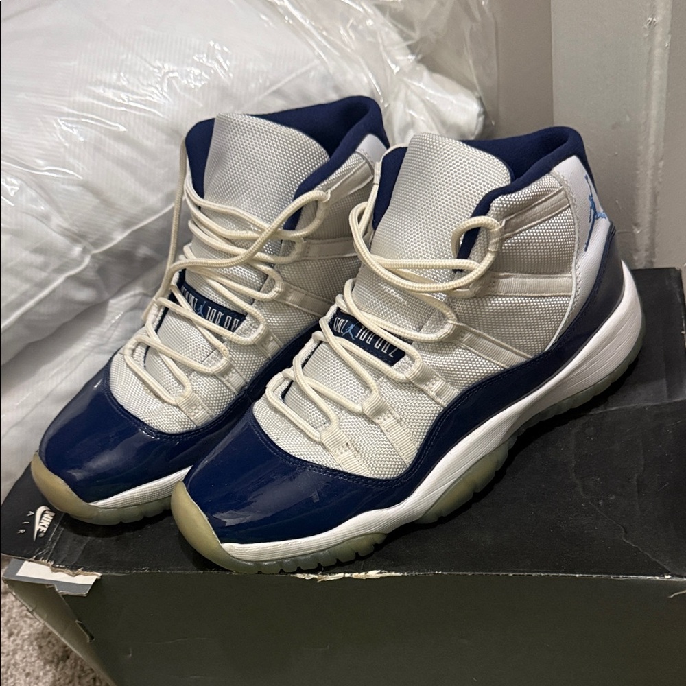 Air Jordan 11 Retro Navy White